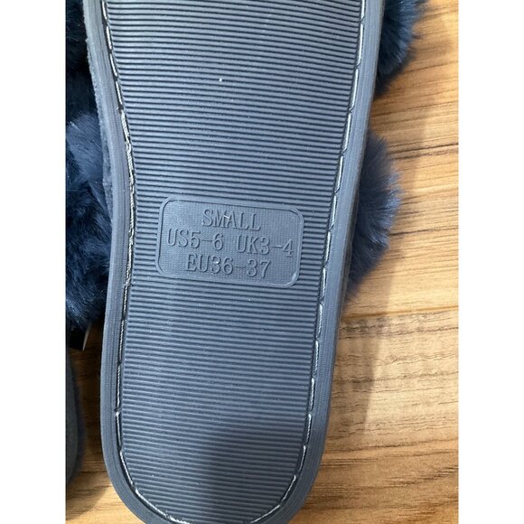 NWT Women's Parlovable Fuzzy Slippers Comfy Cross Band House Shoes   Size 5-6 Sm - Picture 9 of 9